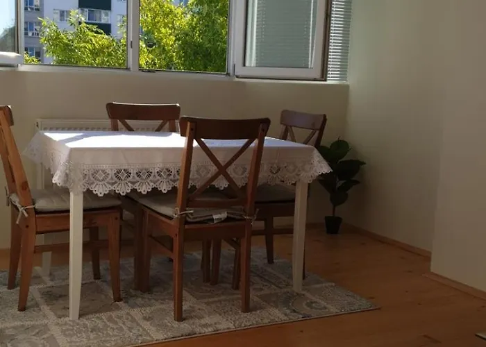 شقة Sunny And Charming Domain For Your In