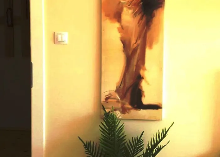 شقة Sunny And Charming Domain For Your In *