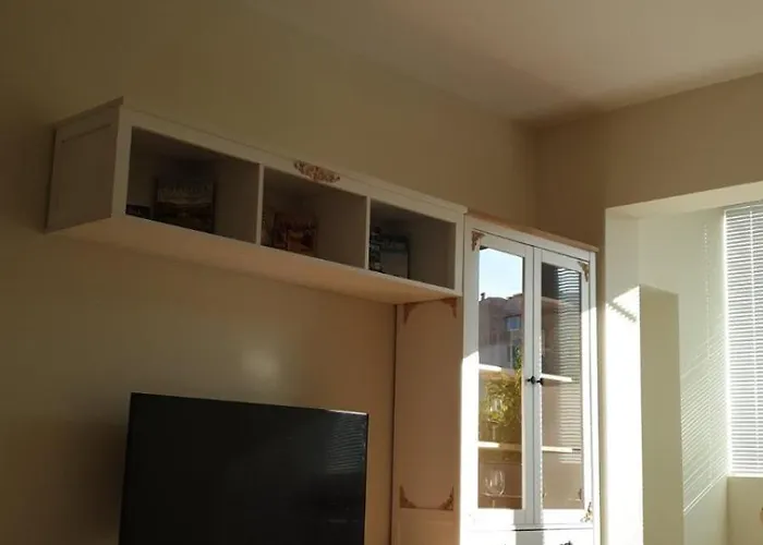 Sunny And Charming Domain For Your In شقة