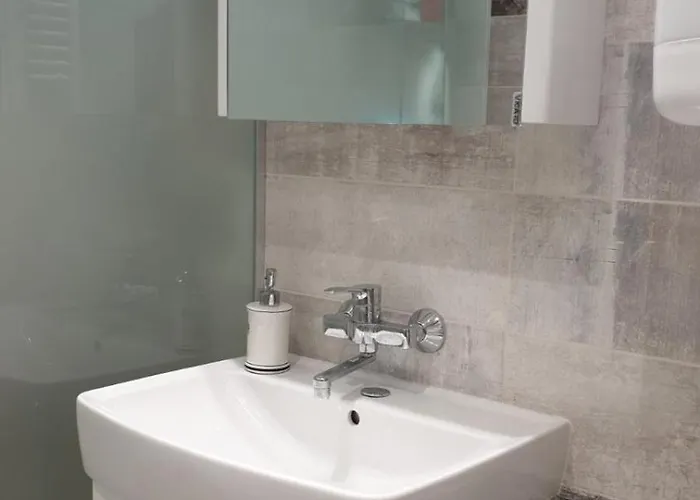 شقة Sunny And Charming Domain For Your In