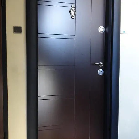 Sunny And Charming Domain For Your In 公寓 *