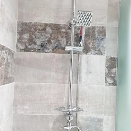 Sunny And Charming Domain For Your In Appartement